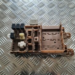 Drošinātāju bloks priekš TOYOTA COROLLA VERSO 2003