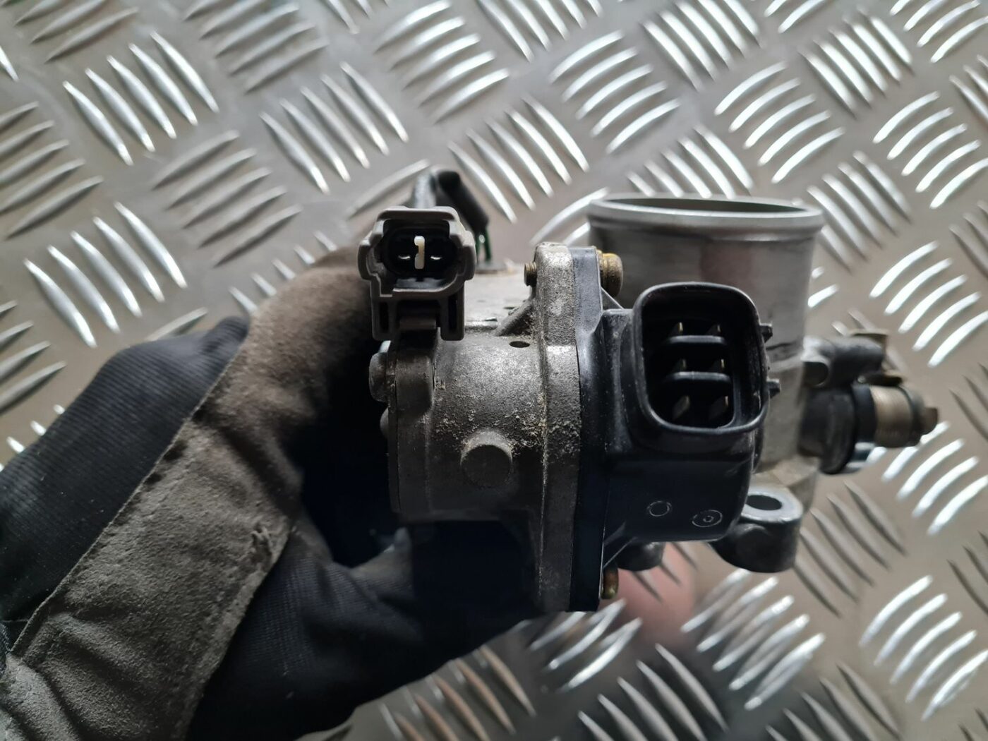 Droseļvārsts priekš TOYOTA COROLLA VERSO 2003 2 Droseļvārsts priekš TOYOTA COROLLA VERSO 2003