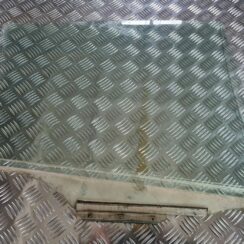 Aizmugurējo labo durvju stikls priekš TOYOTA COROLLA VERSO 2003