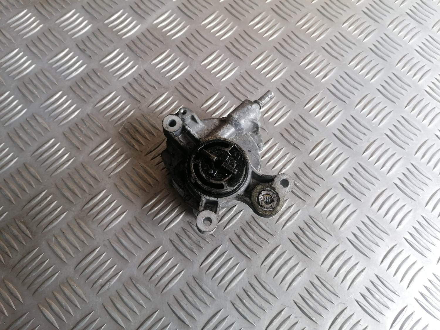 Vakuuma sūknis priekš VOLVO C30 2008 SILVER