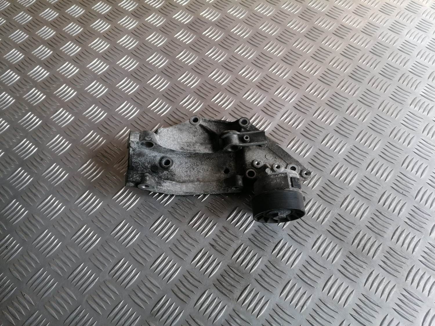 Ģeneratora kronšteins priekš 1 Ģeneratora kronšteins priekš