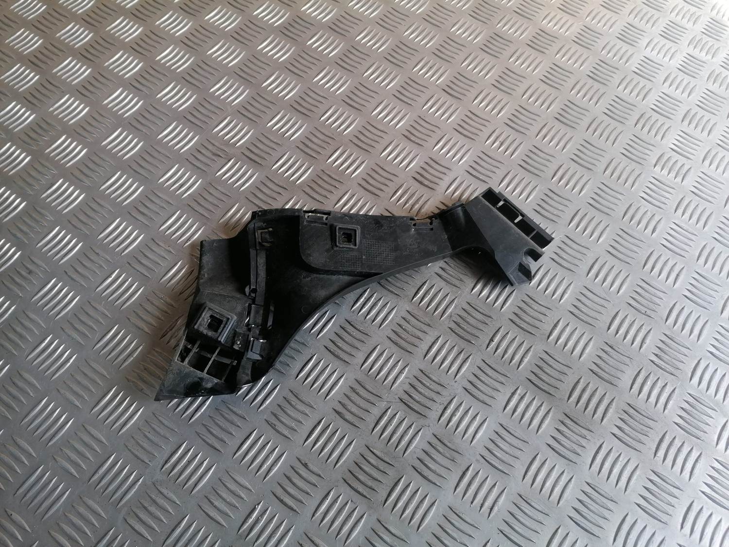 Priekšējā spārna un bufera stiprinājums priekš VOLVO C30 2008 SILVER