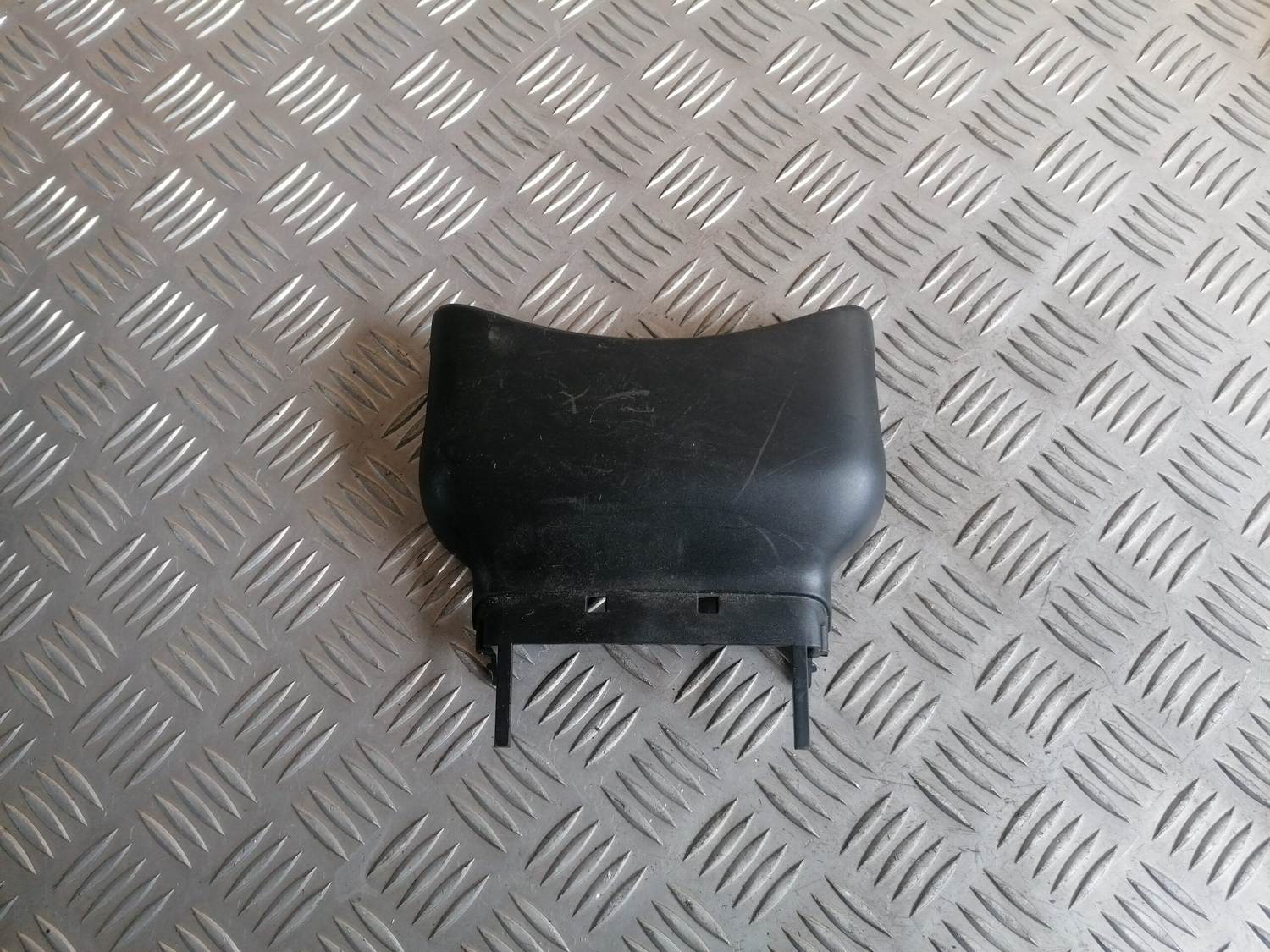 Stūres statnes putekļu aizsargs (salonā) priekš VOLVO C30 2008 SILVER 1 Stūres statnes putekļu aizsargs (salonā) priekš VOLVO C30 2008 SILVER