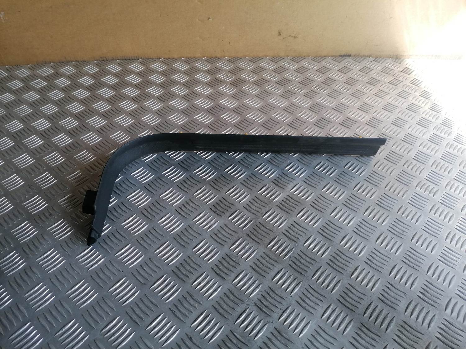 Sliekšņa priekšēja laba uzlika (salonā) priekš VOLVO C30 2008 SILVER 1 Sliekšņa priekšēja laba uzlika (salonā) priekš VOLVO C30 2008 SILVER