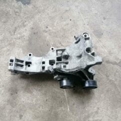 Ģeneratora kronšteins priekš AUDI A4 2008 AVANT