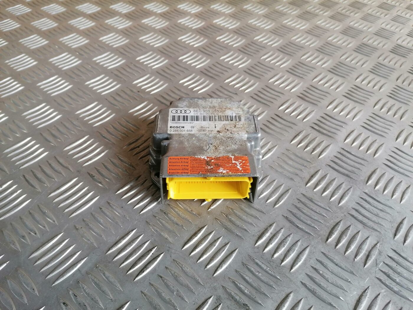 Drošības spilvena vadības bloks priekš AUDI A4 2005 1 Drošības spilvena vadības bloks priekš AUDI A4 2005