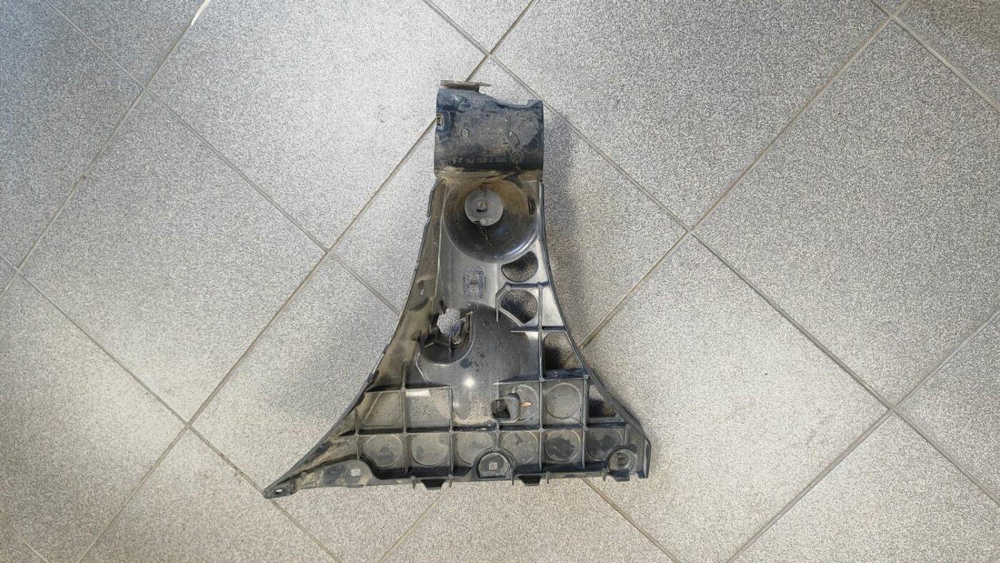 Aizmugurējā spārna un bufera stiprinājums priekš BMW 525 E60 2006 BLACK 2 Aizmugurējā spārna un bufera stiprinājums priekš BMW 525 E60 2006 BLACK