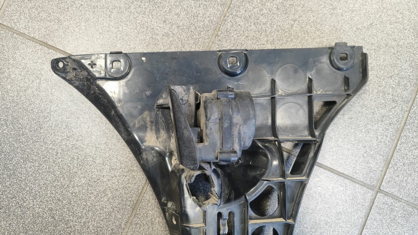 Aizmugurējā spārna un bufera stiprinājums priekš BMW 525 E60 2006 BLACK 11 Aizmugurējā spārna un bufera stiprinājums priekš BMW 525 E60 2006 BLACK