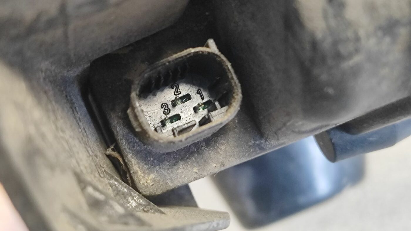 Aizmugurējā spārna un bufera stiprinājums priekš BMW 525 E60 2006 BLACK 8 Aizmugurējā spārna un bufera stiprinājums priekš BMW 525 E60 2006 BLACK