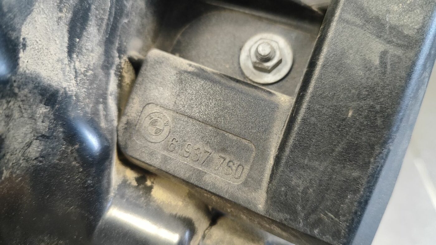 Aizmugurējā spārna un bufera stiprinājums priekš BMW 525 E60 2006 BLACK 7 Aizmugurējā spārna un bufera stiprinājums priekš BMW 525 E60 2006 BLACK