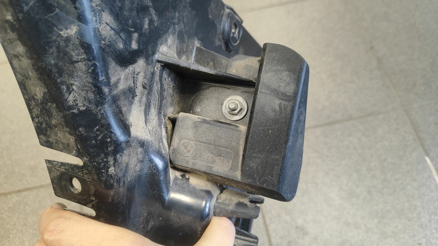 Aizmugurējā spārna un bufera stiprinājums priekš BMW 525 E60 2006 BLACK 6 Aizmugurējā spārna un bufera stiprinājums priekš BMW 525 E60 2006 BLACK