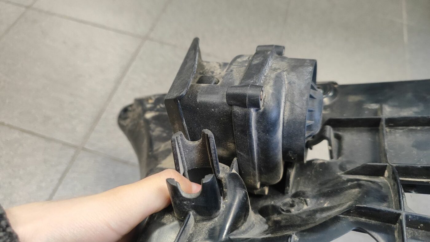 Aizmugurējā spārna un bufera stiprinājums priekš BMW 525 E60 2006 BLACK 5 Aizmugurējā spārna un bufera stiprinājums priekš BMW 525 E60 2006 BLACK