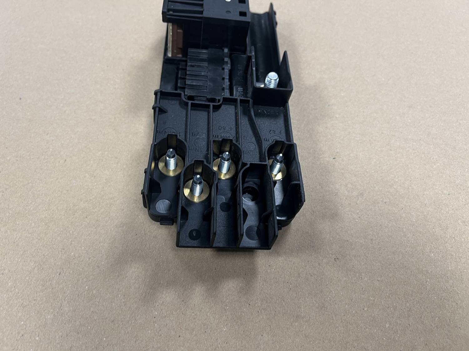 Drošinātāju bloks priekš MERCEDES BENZ ML320 2006 SILVER