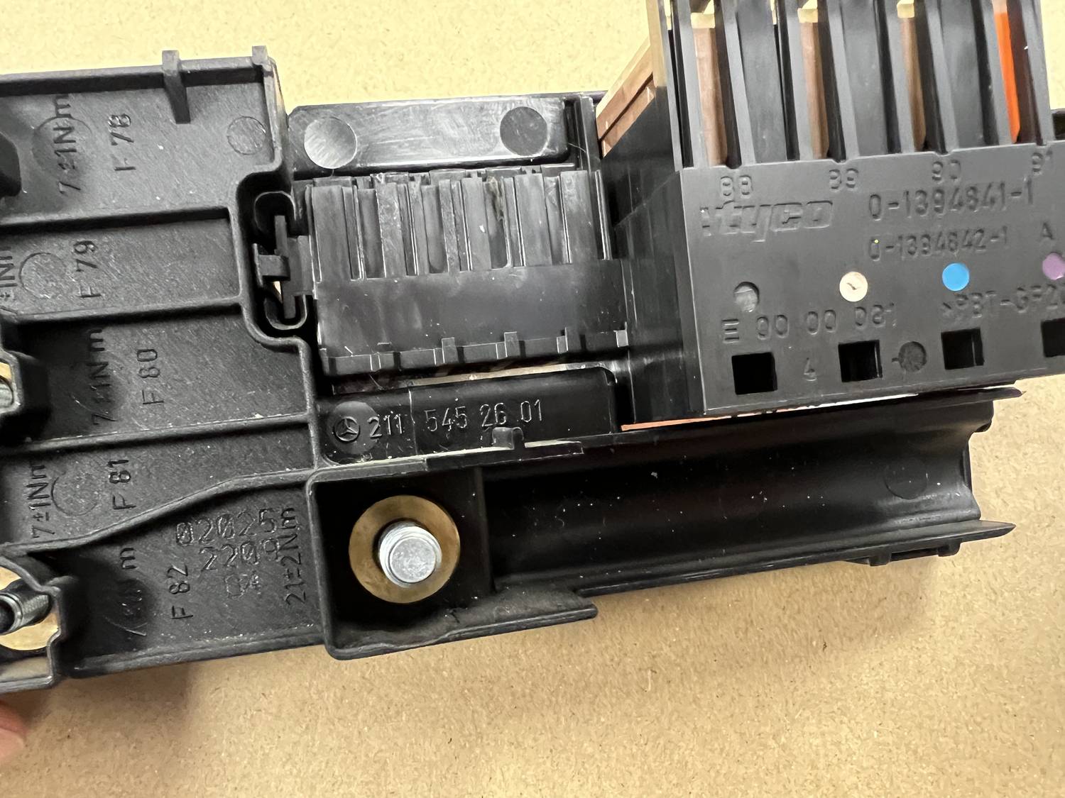 Drošinātāju bloks priekš MERCEDES BENZ ML320 2006 SILVER