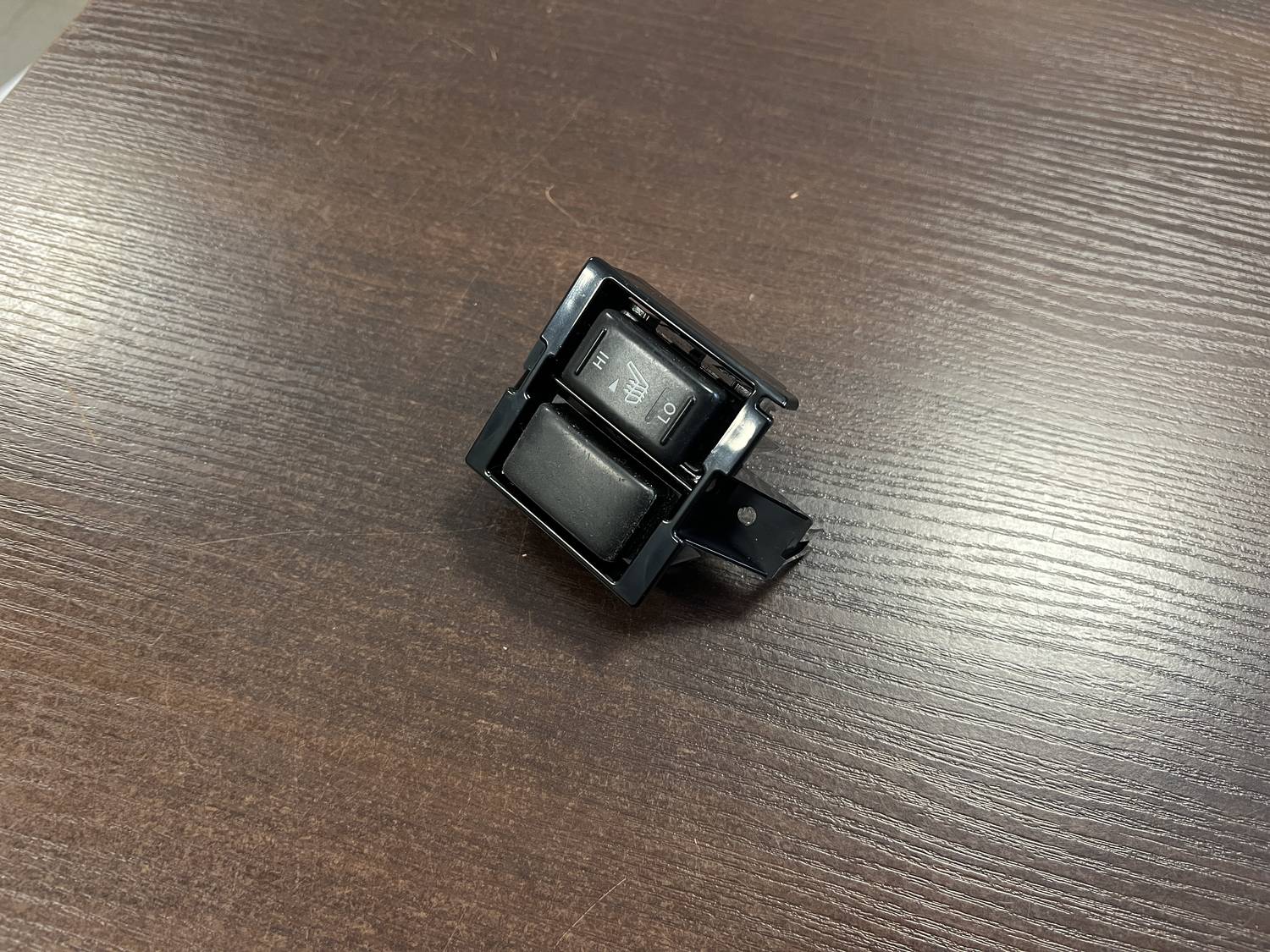 Sēdekļa apsildes ieslēgšanas poga priekš NISSAN X-TRAIL 2007 1 Sēdekļa apsildes ieslēgšanas poga priekš NISSAN X-TRAIL 2007