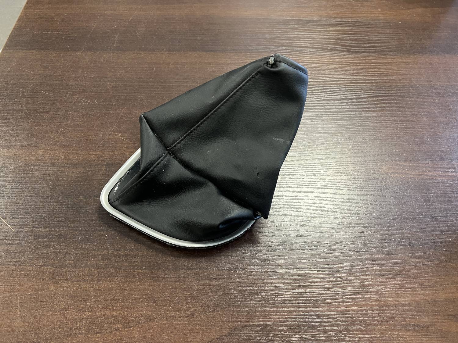 Pārnesumu pārslēgšanas kloķa auduma pārvalks priekš NISSAN X-TRAIL 2007 2 Pārnesumu pārslēgšanas kloķa auduma pārvalks priekš NISSAN X-TRAIL 2007