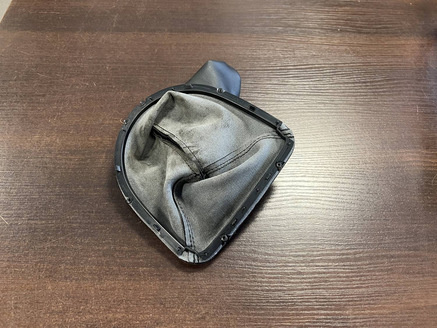 Pārnesumu pārslēgšanas kloķa auduma pārvalks priekš NISSAN X-TRAIL 2007 3 Pārnesumu pārslēgšanas kloķa auduma pārvalks priekš NISSAN X-TRAIL 2007