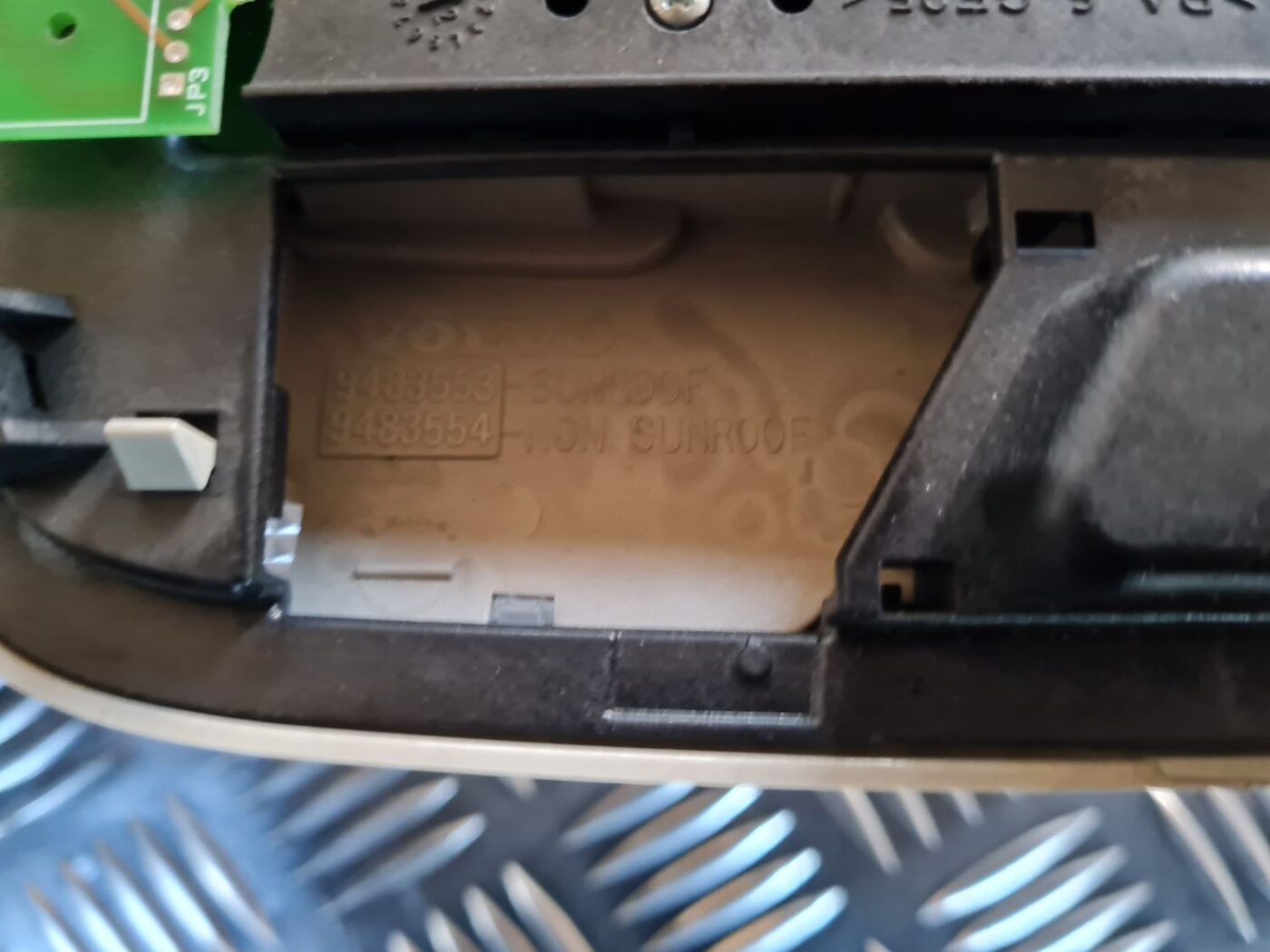 Salona apgaismojuma panelis priekš VOLVO V70 2002 ASHGOLD 4 Salona apgaismojuma panelis priekš VOLVO V70 2002 ASHGOLD