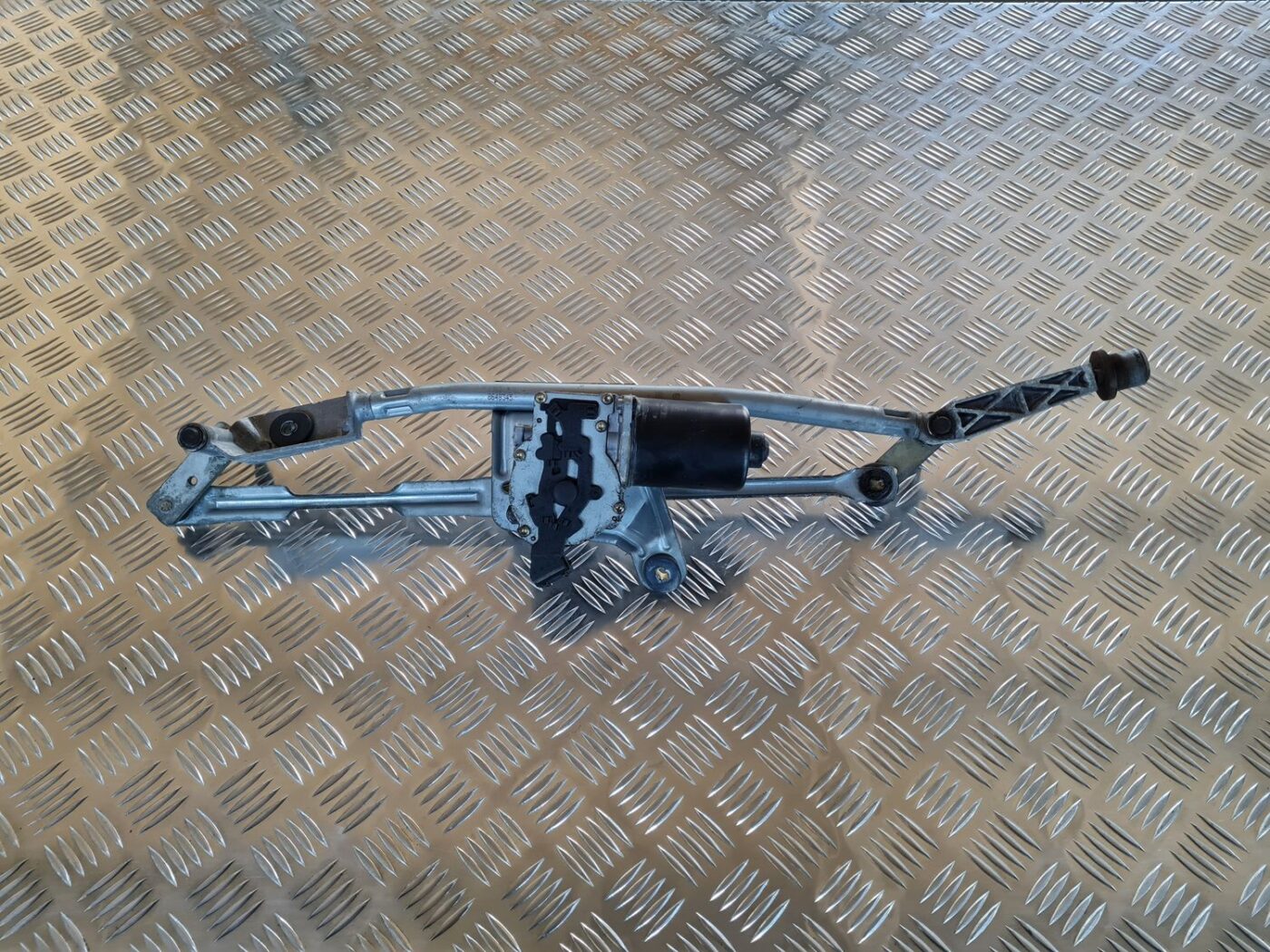 Vējstikla tīrīšanas mehānisms priekš VOLVO V70 2002 ASHGOLD