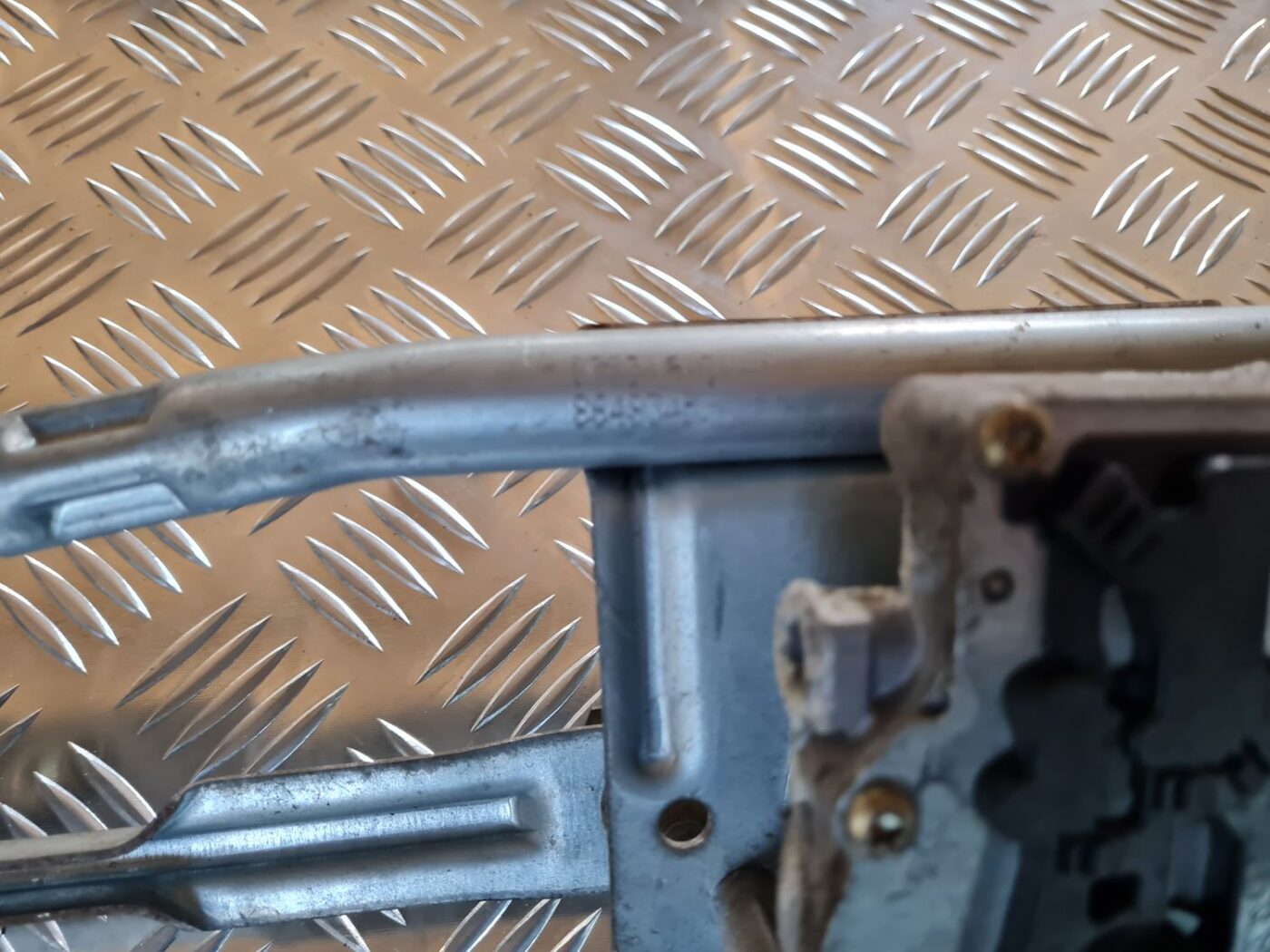 Vējstikla tīrīšanas mehānisms priekš VOLVO V70 2002 ASHGOLD