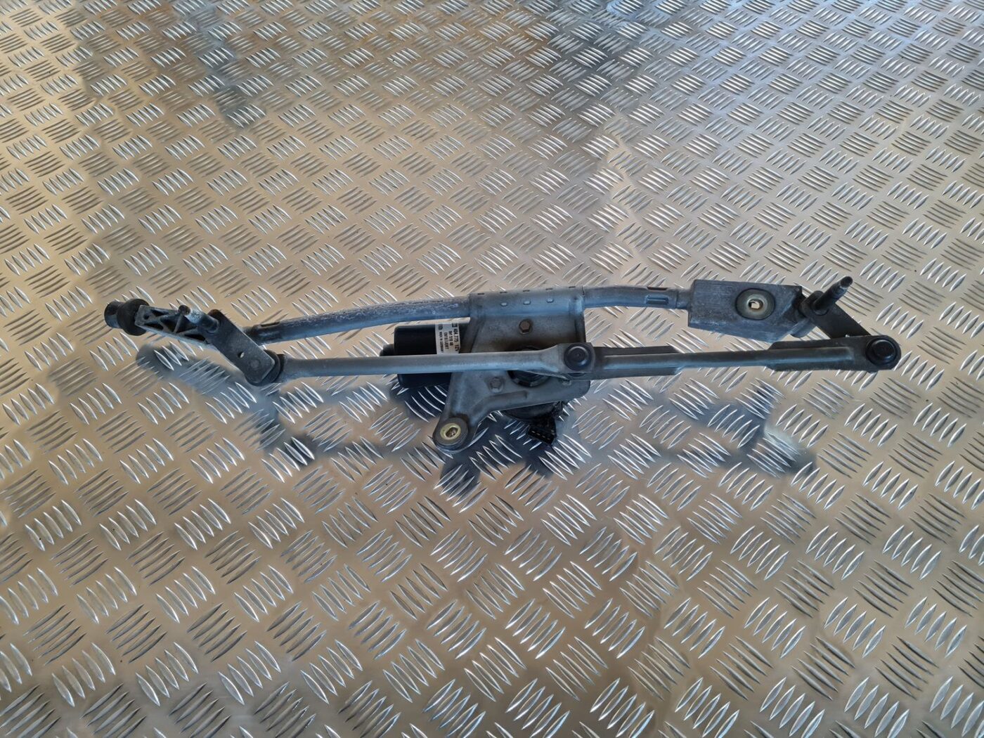 Vējstikla tīrīšanas mehānisms priekš VOLVO V70 2002 ASHGOLD