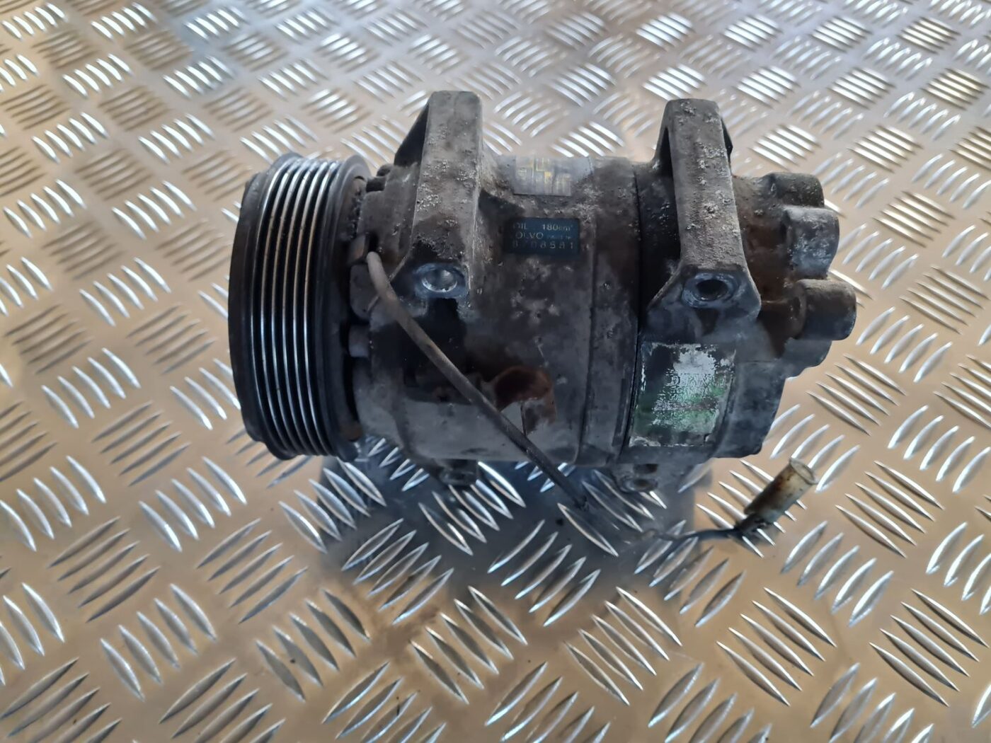 Gaisa kondicioniera kompresors priekš VOLVO V70 2002 ASHGOLD 1 Gaisa kondicioniera kompresors priekš VOLVO V70 2002 ASHGOLD