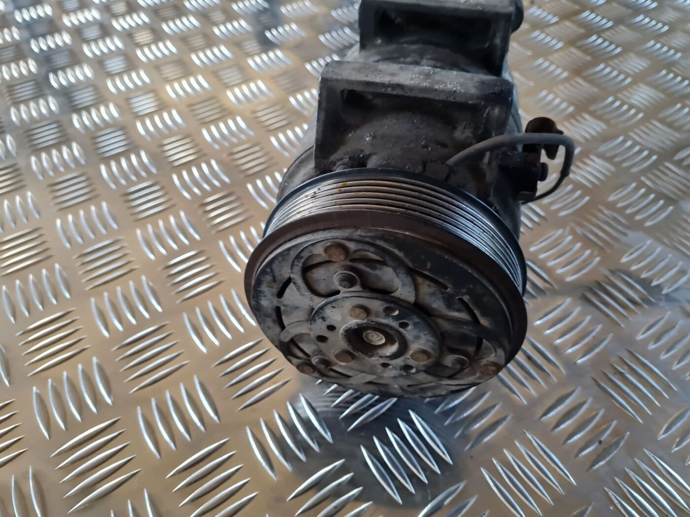 Gaisa kondicioniera kompresors priekš VOLVO V70 2002 ASHGOLD 5 Gaisa kondicioniera kompresors priekš VOLVO V70 2002 ASHGOLD