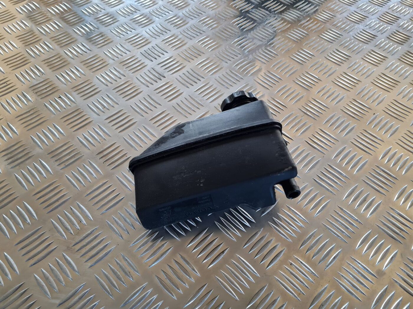 Stūres pastiprinātāja tvertne priekš VOLVO V70 2002 ASHGOLD