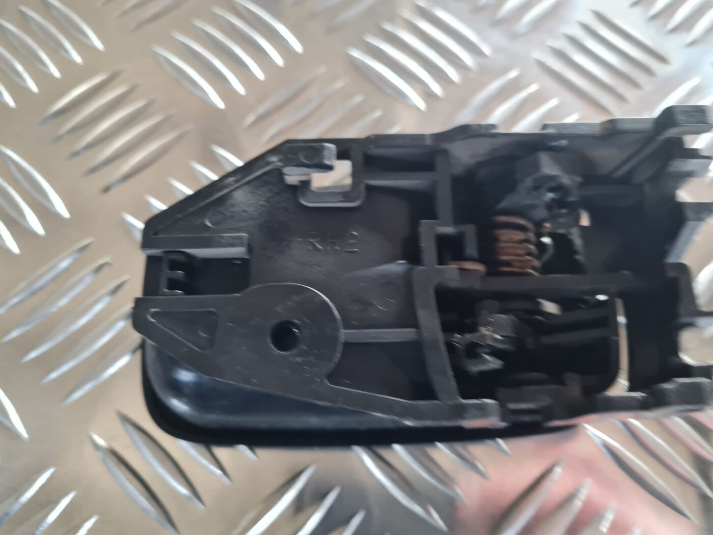 Salona durvju rokturis, aizmugures labais priekš MITSUBISHI LANCER 2006