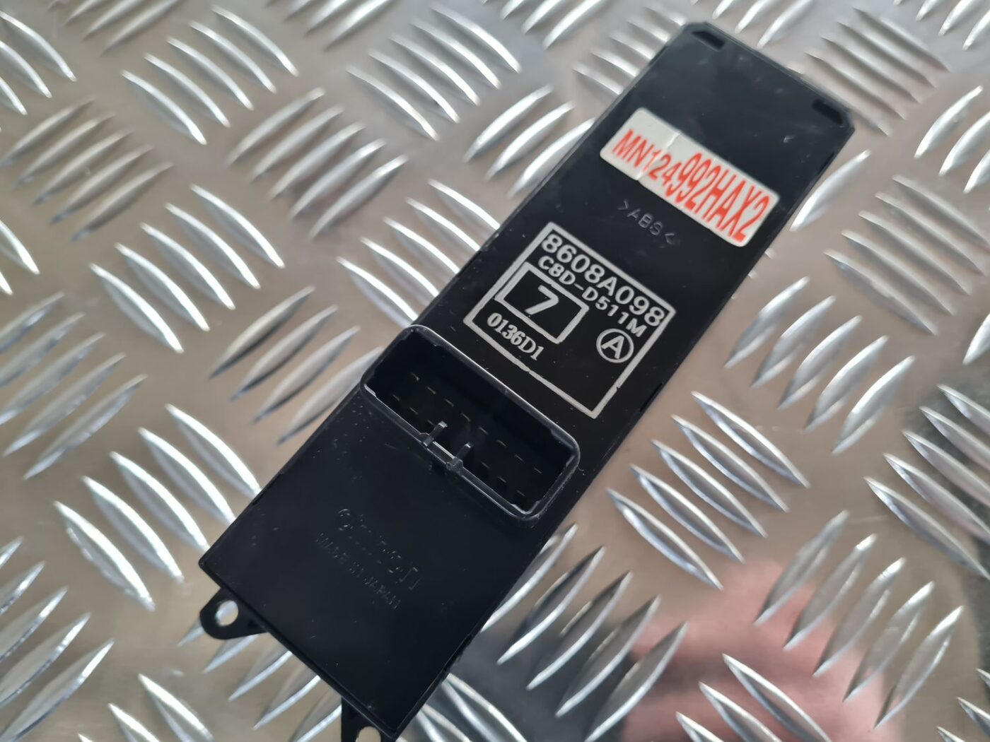 Šofera durvju slēdža pogas priekš MITSUBISHI LANCER 2006 3 Šofera durvju slēdža pogas priekš MITSUBISHI LANCER 2006