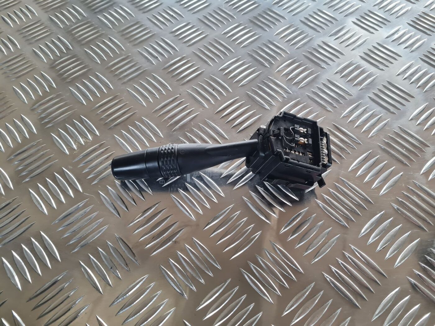 Stikla tīrītāja slēdzis priekš MITSUBISHI LANCER 2006 3 Stikla tīrītāja slēdzis priekš MITSUBISHI LANCER 2006