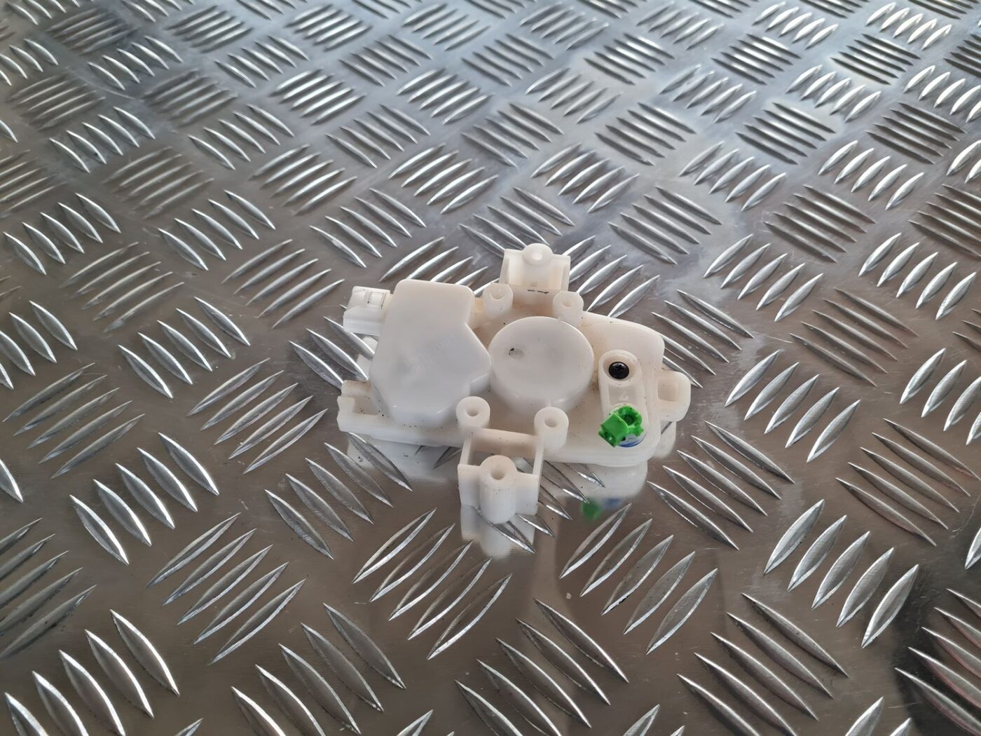 Centrālas atslēgas motors priekš MITSUBISHI LANCER 2006 1 Centrālas atslēgas motors priekš MITSUBISHI LANCER 2006