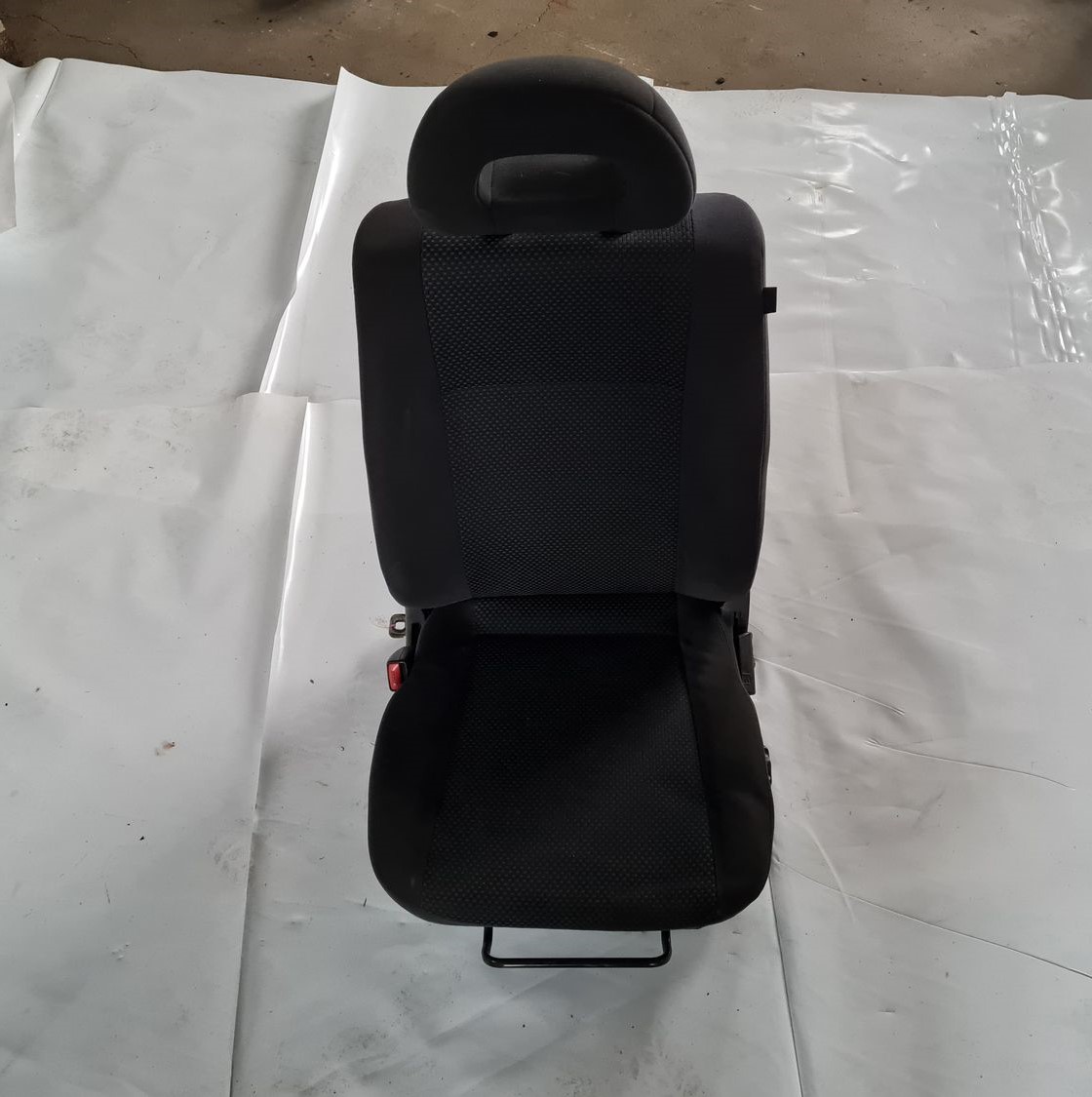 Priekšējais kreisais sēdeklis priekš MITSUBISHI LANCER 2006 1 Priekšējais kreisais sēdeklis priekš MITSUBISHI LANCER 2006