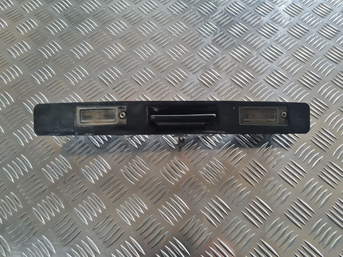 Numura zīmes gaismas uzlika komplektā priekš VOLVO V70 2003 SILVER 1 Numura zīmes gaismas uzlika komplektā priekš VOLVO V70 2003 SILVER