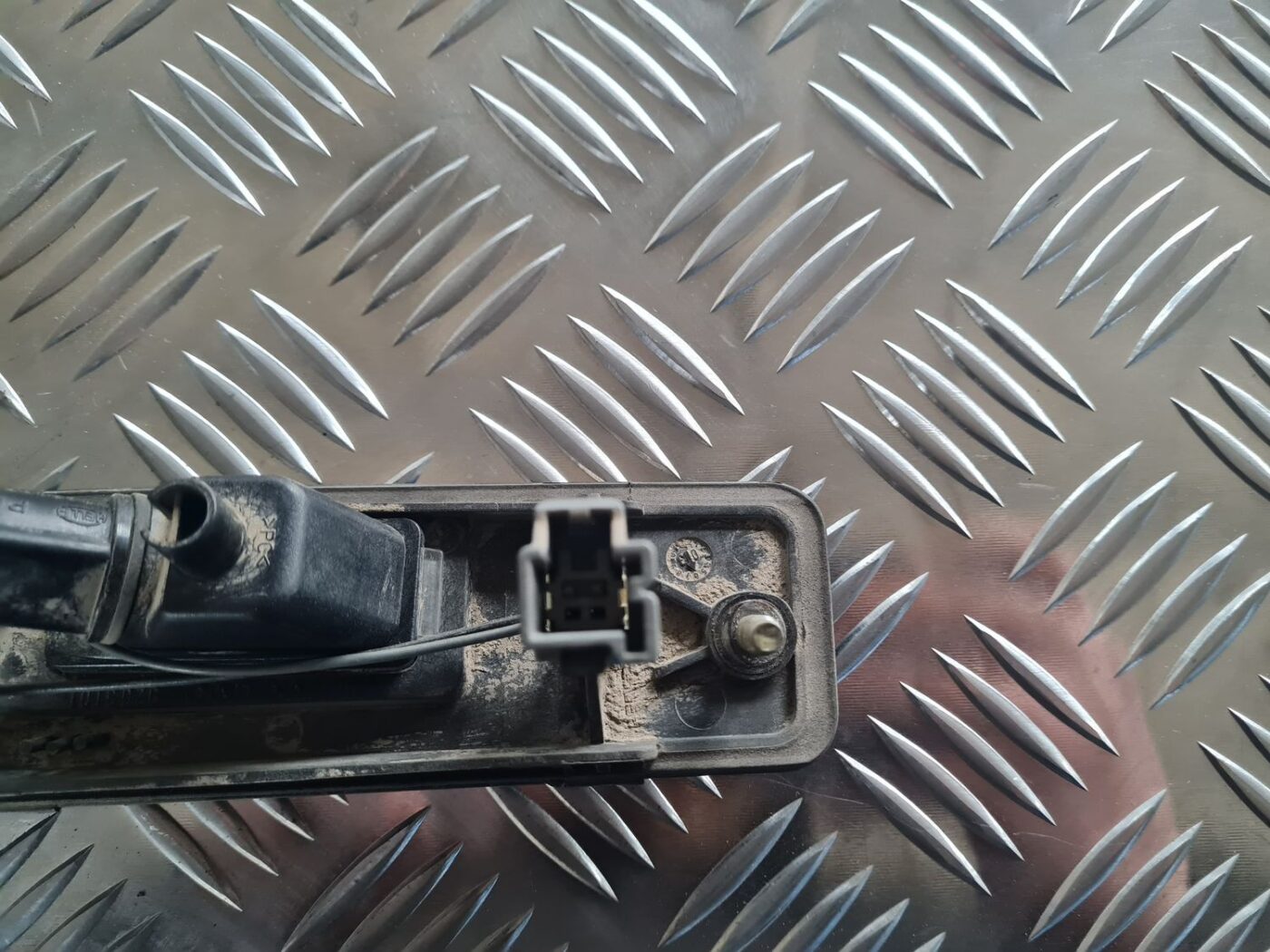 Numura zīmes gaismas uzlika komplektā priekš VOLVO V70 2003 SILVER 5 Numura zīmes gaismas uzlika komplektā priekš VOLVO V70 2003 SILVER