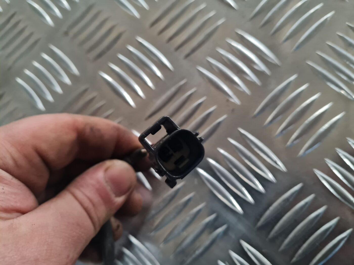 Kloķvārpstas devējs priekš VOLVO V70 2003 SILVER 2 Kloķvārpstas devējs priekš VOLVO V70 2003 SILVER