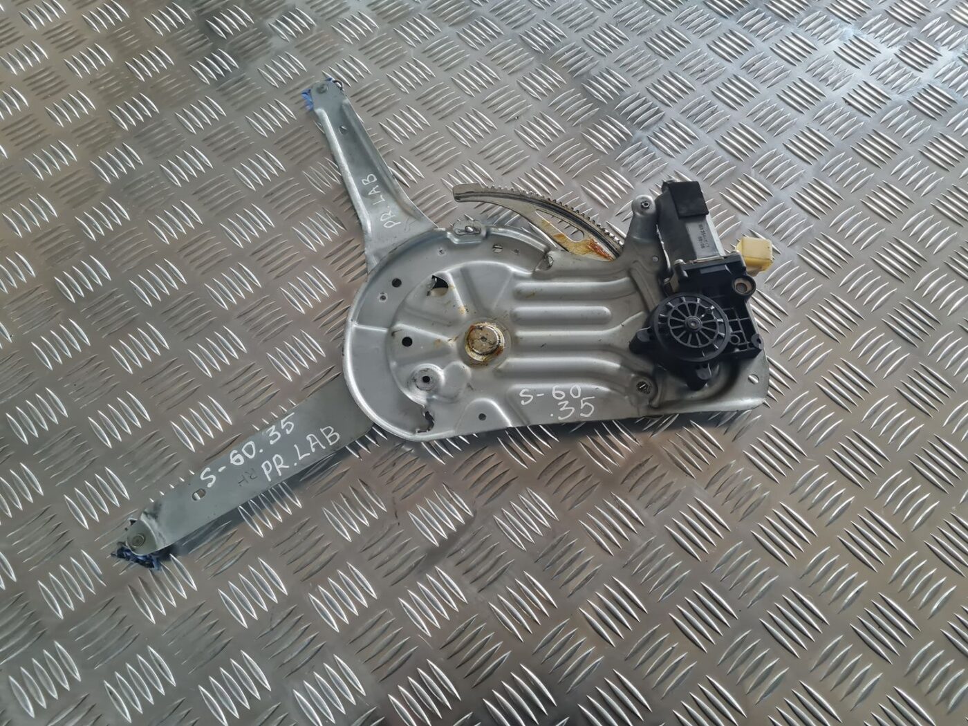 Stikla pacelšanas mehānisms priekšējais labais priekš VOLVO V70 2003 SILVER