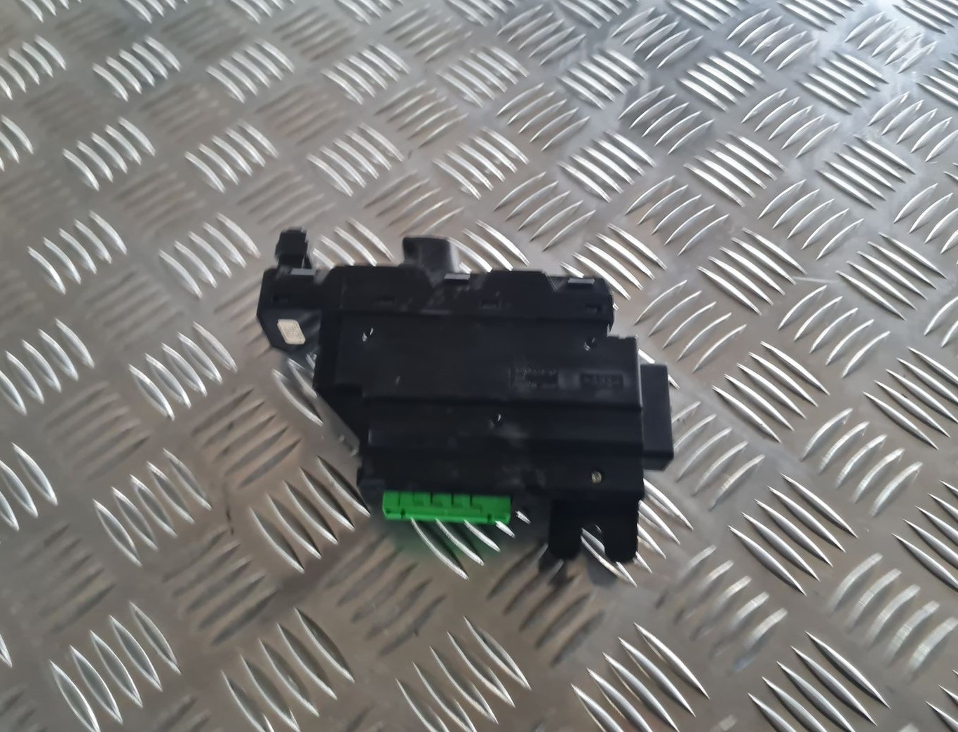 Pasažiera durvju slēdža pogas priekš VOLVO V70 2003 SILVER 1 Pasažiera durvju slēdža pogas priekš VOLVO V70 2003 SILVER