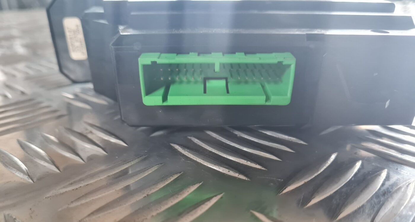 Pasažiera durvju slēdža pogas priekš VOLVO V70 2003 SILVER 2 Pasažiera durvju slēdža pogas priekš VOLVO V70 2003 SILVER