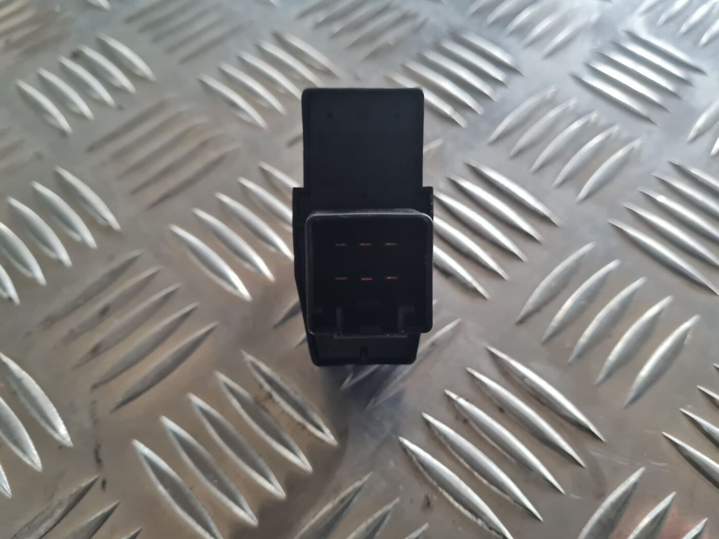 Stikla pacelšanas poga priekš VOLVO V70 2003 SILVER 2 Stikla pacelšanas poga priekš VOLVO V70 2003 SILVER