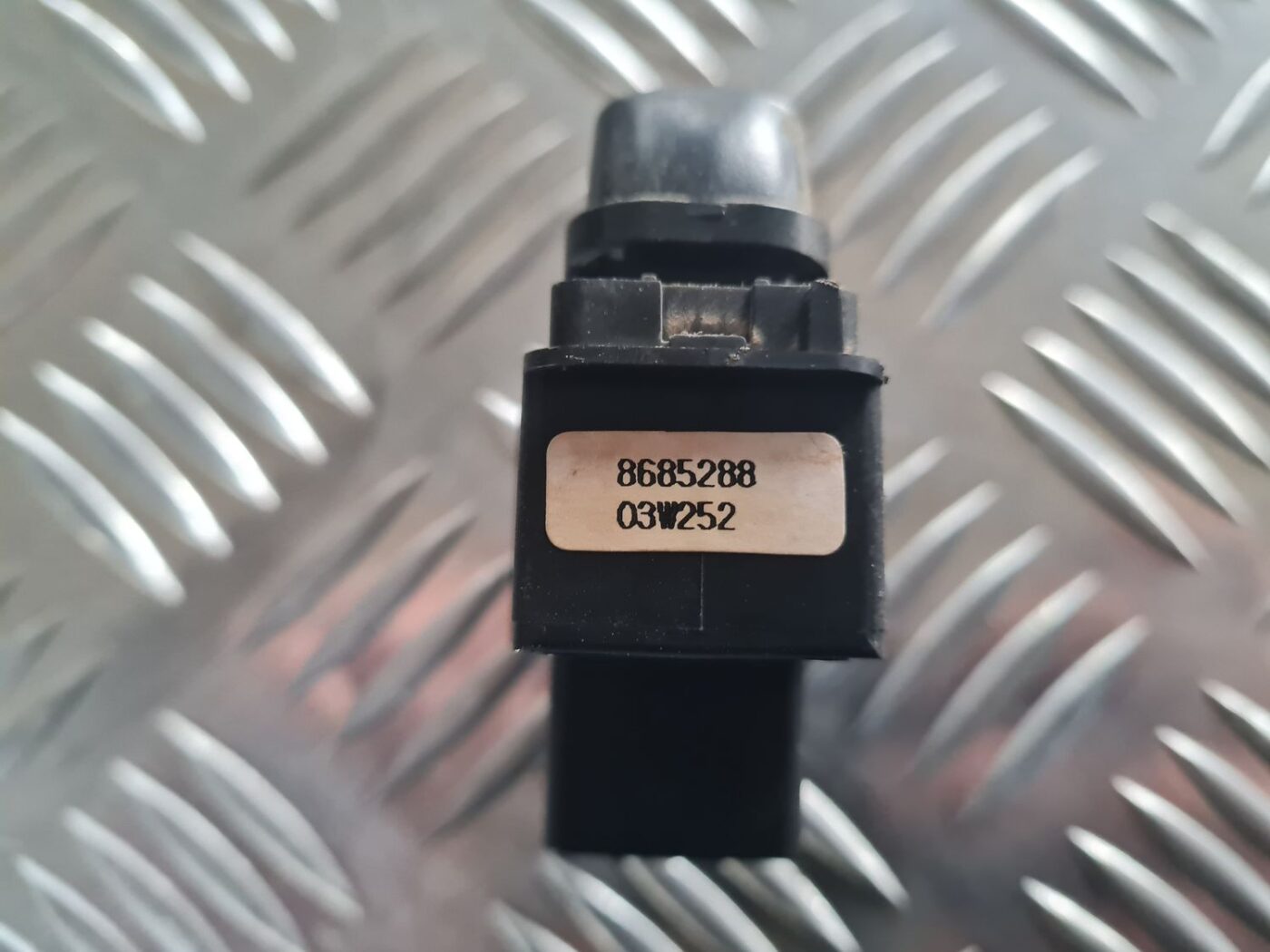 Stikla pacelšanas poga priekš VOLVO V70 2003 SILVER 3 Stikla pacelšanas poga priekš VOLVO V70 2003 SILVER