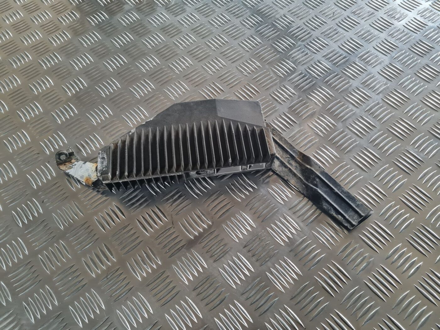 Audio pastiprinātāja bloks priekš VOLVO V70 2003 SILVER 1 Audio pastiprinātāja bloks priekš VOLVO V70 2003 SILVER