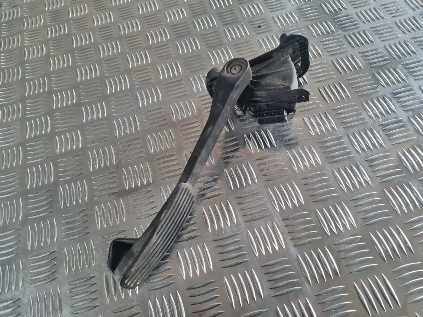 Gāzes pedālis priekš VOLVO V70 2003 SILVER 4 Gāzes pedālis priekš VOLVO V70 2003 SILVER