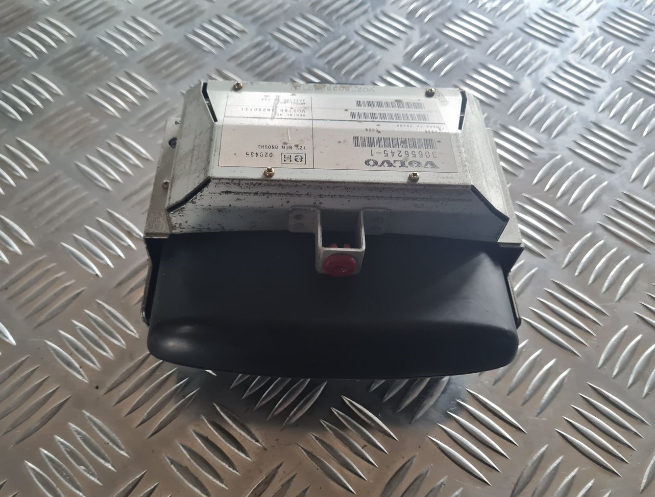 Displejs priekš VOLVO V70 2003 SILVER 1 Displejs priekš VOLVO V70 2003 SILVER