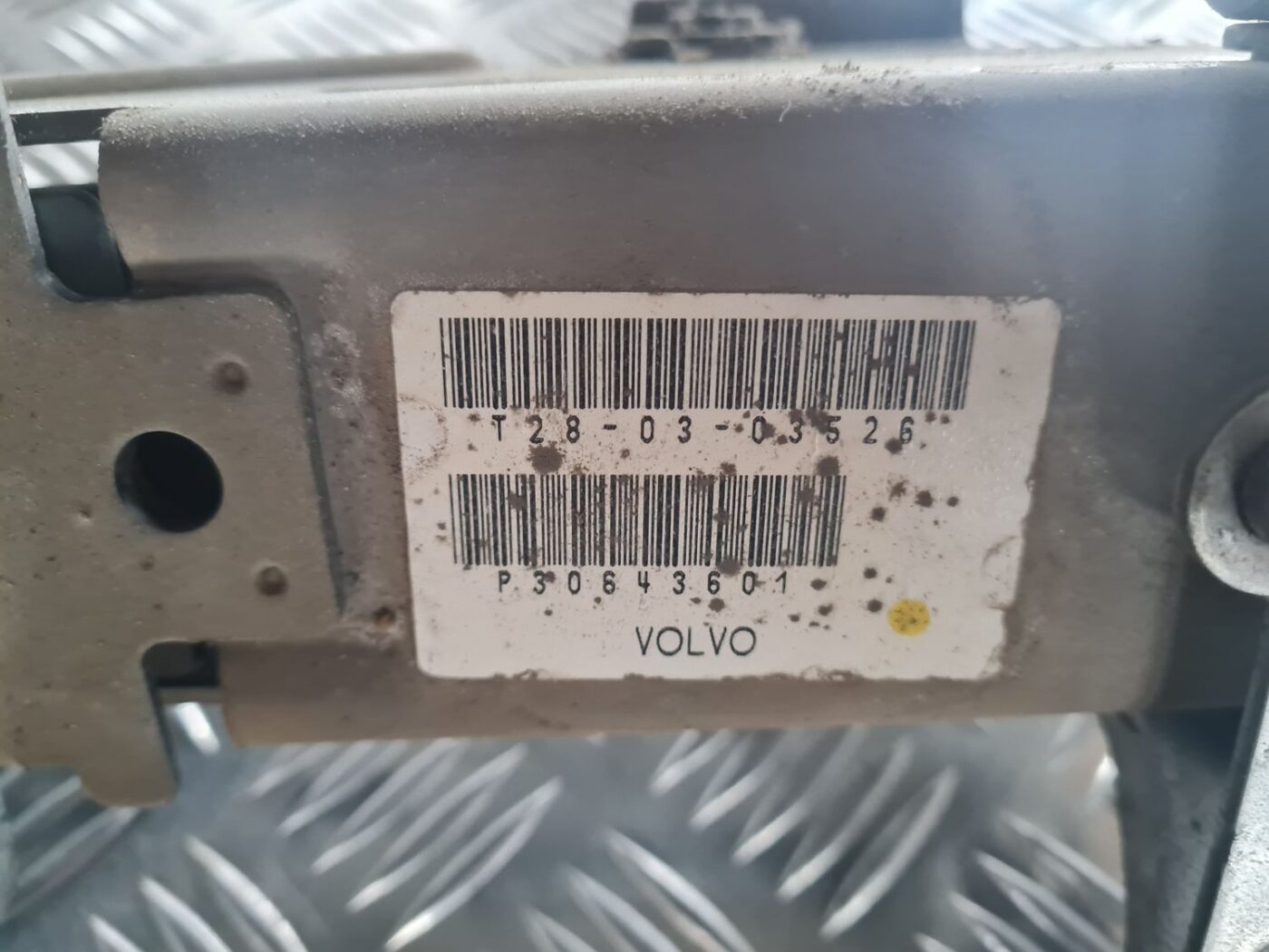 Stūres statne priekš VOLVO V70 2003 SILVER 3 Stūres statne priekš VOLVO V70 2003 SILVER