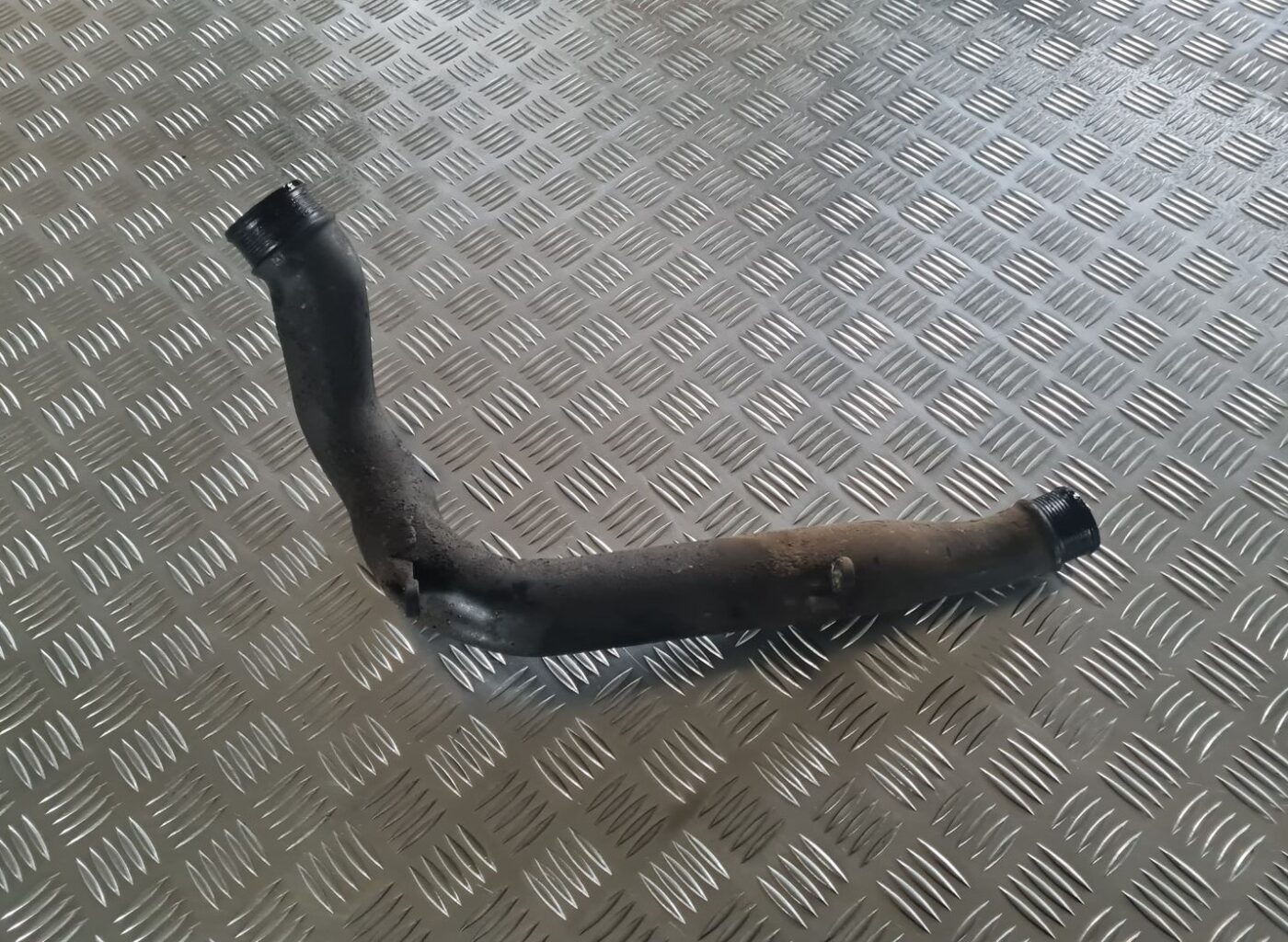 Interkulera caurule priekš VOLVO V70 2003 SILVER 1 Interkulera caurule priekš VOLVO V70 2003 SILVER