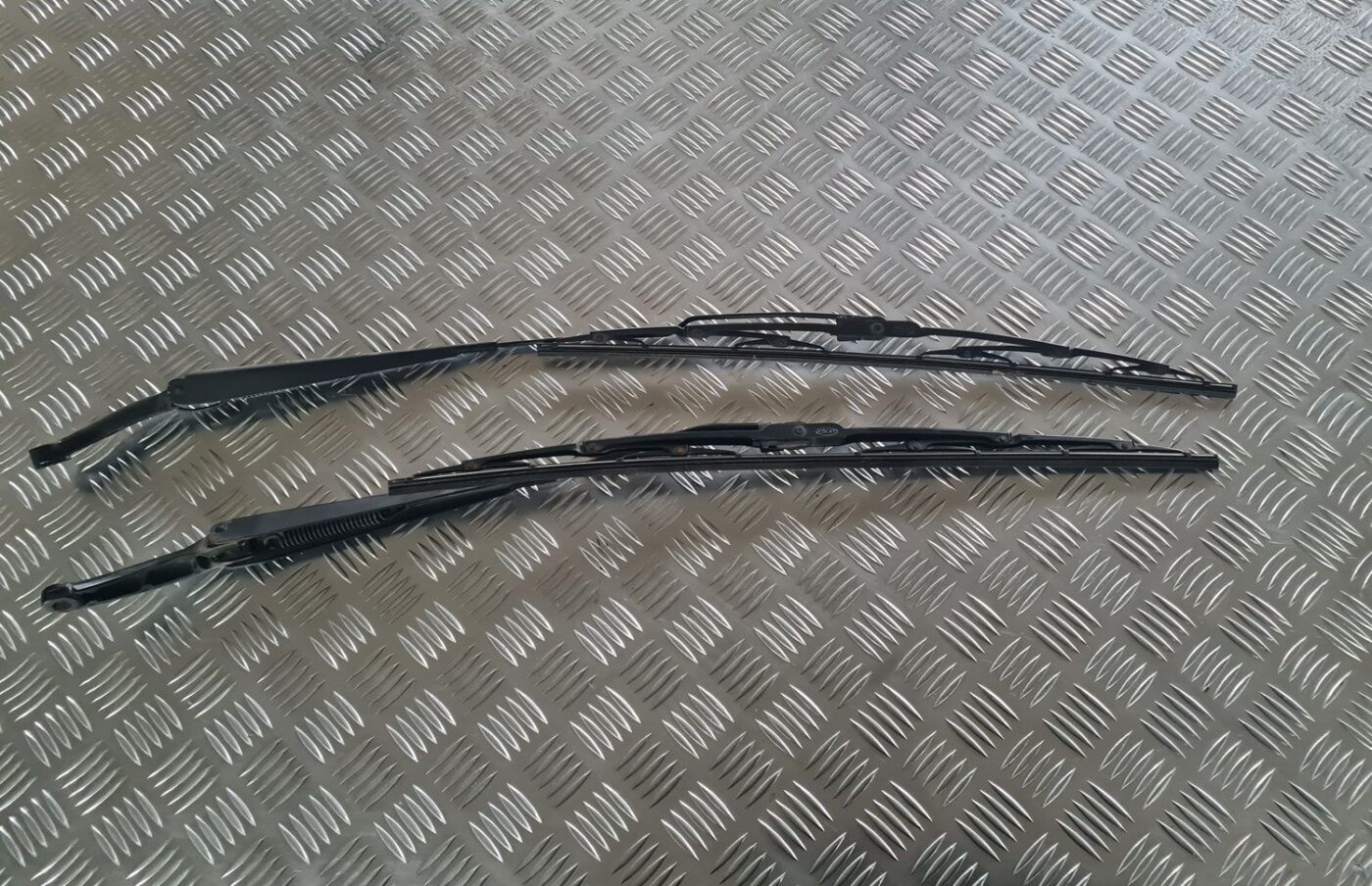 Vējstikla slotu turētāju komplekts priekš VOLVO V70 2003 SILVER