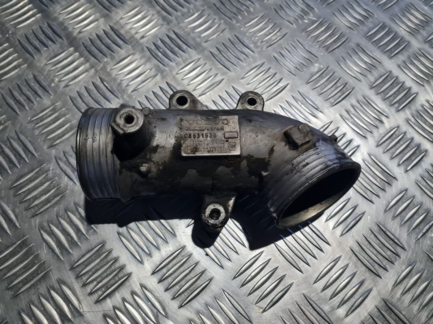 Interkulera caurule priekš VOLVO V70 2003 SILVER 1 Interkulera caurule priekš VOLVO V70 2003 SILVER