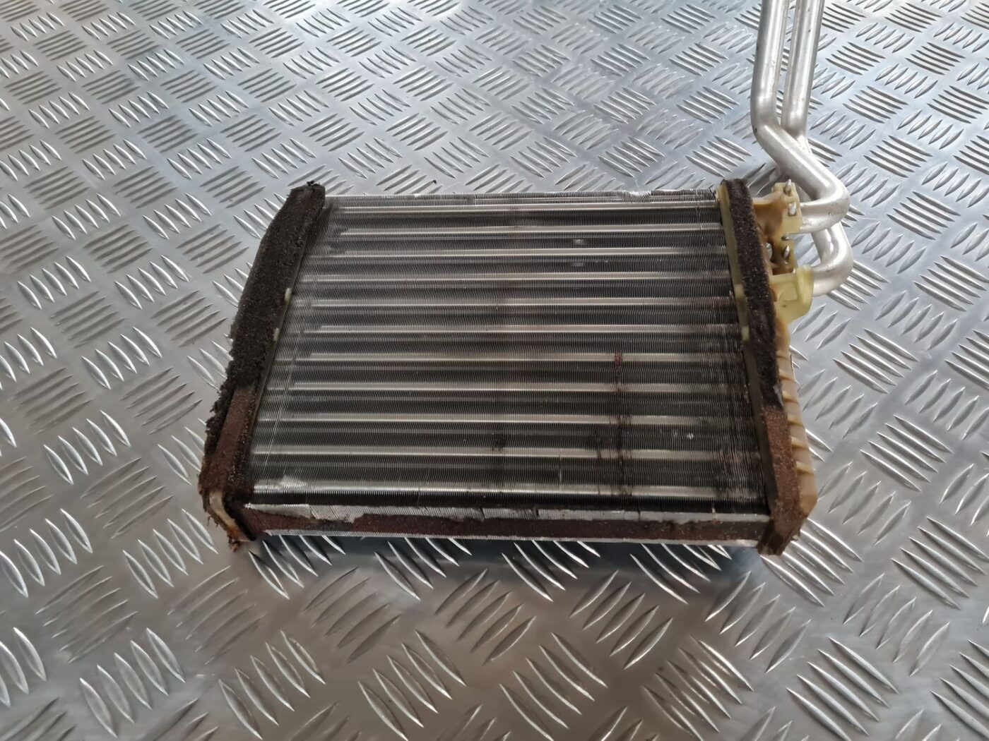 Apsildes sistēmas radiators priekš VOLVO V70 2003 SILVER