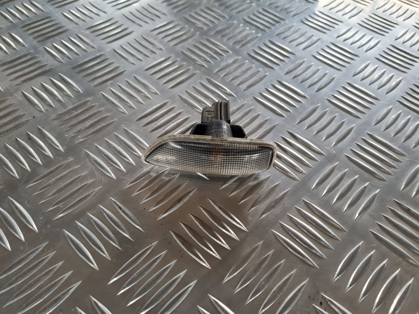 Pagrieziena signala lukturis priekš VOLVO V70 2003 SILVER 1 Pagrieziena signala lukturis priekš VOLVO V70 2003 SILVER